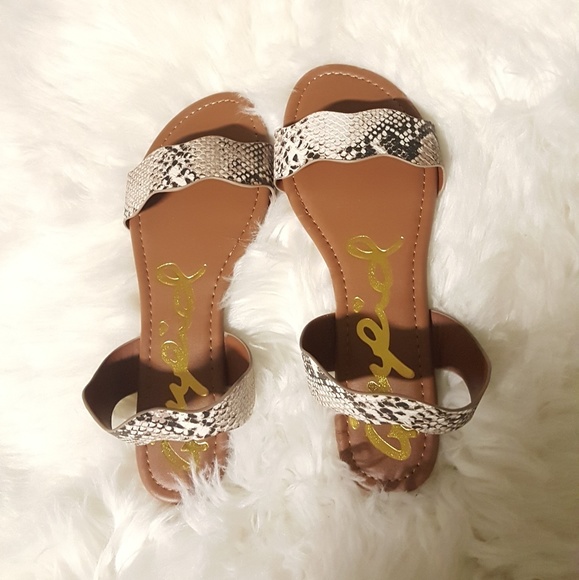 Snake Scallop Sandal - Picture 3 of 7